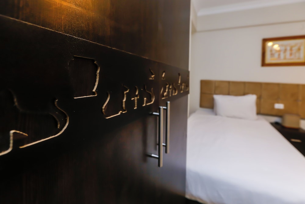 Premium Double/Triple Room -Pyramids View, Terrace photo 2