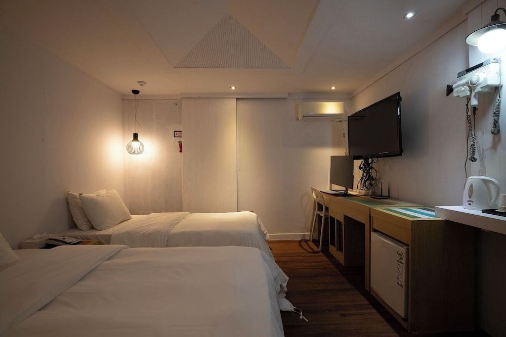 Annex B Building - Twin Room photo 3