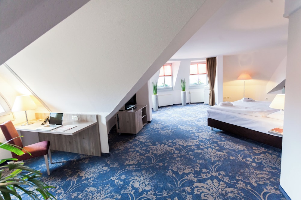 Junior Tower Suite, Nonsmoking photo 1
