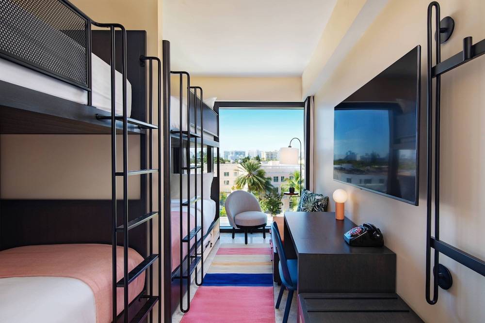 Room, Multiple Beds (Mobility/Hearing Access, Roll-In Shwr) photo 1