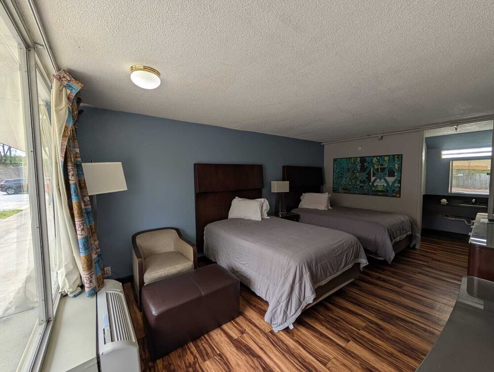 2 Full Beds, Non Smoking photo 3
