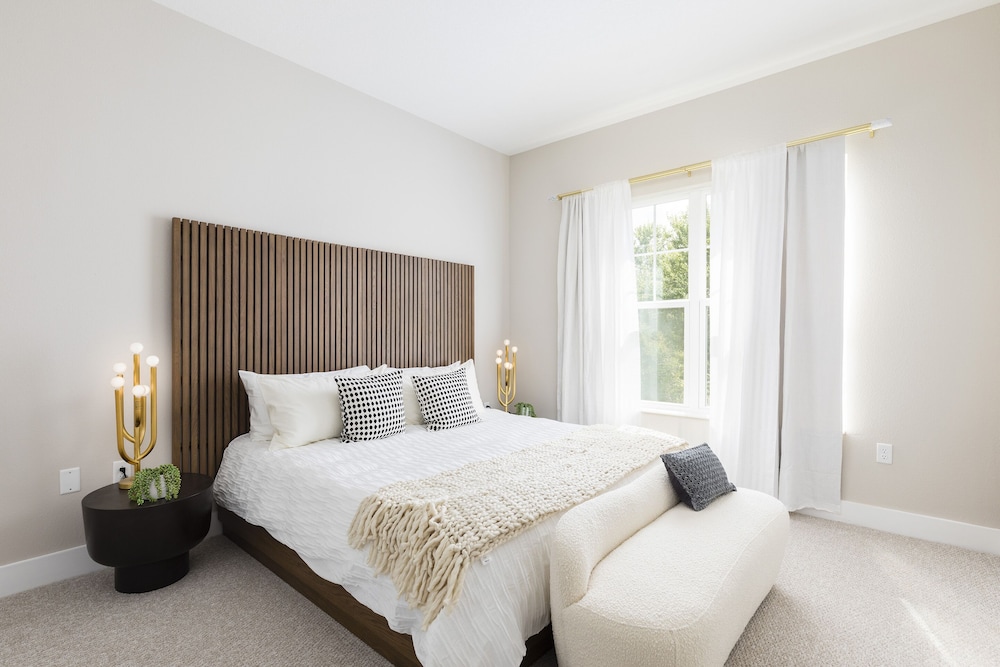 Luxury Townhome, 4 Bedrooms