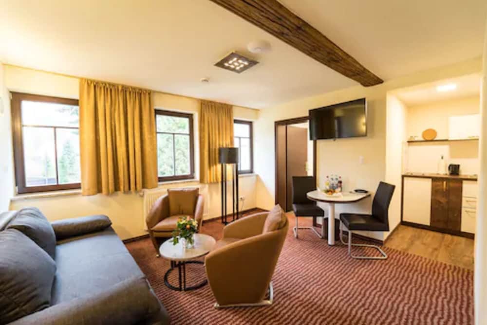 Basic Suite - Photo 3