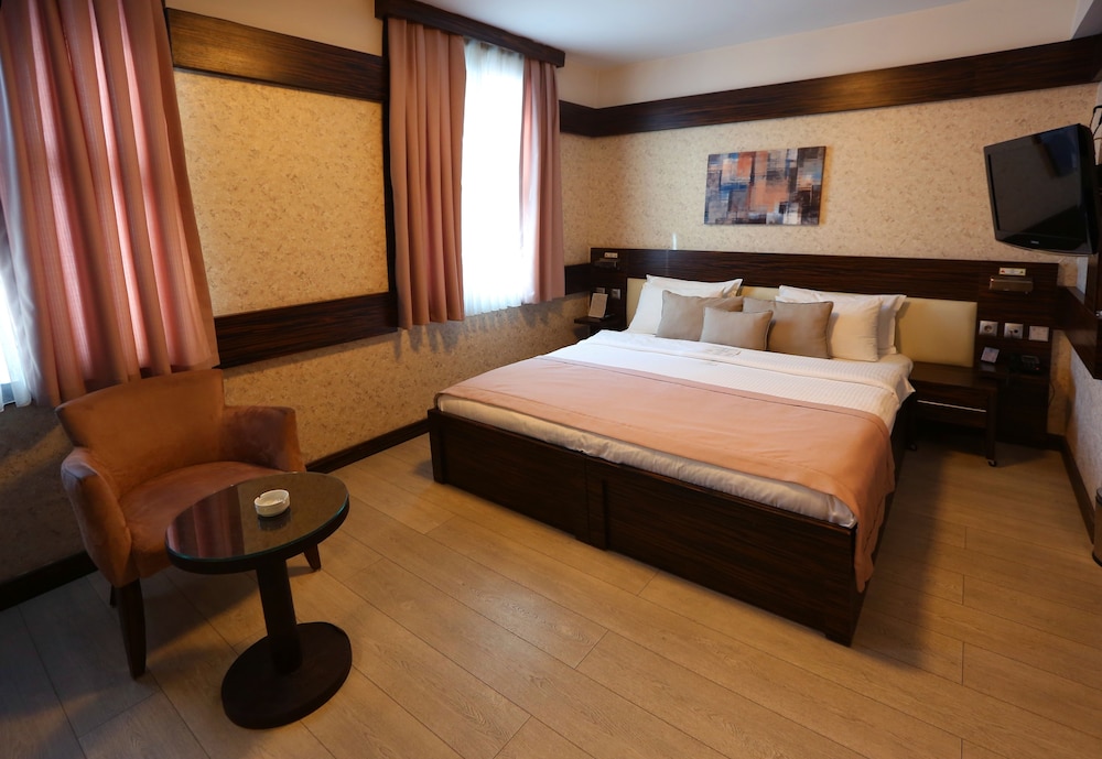 Double Room - Photo 5
