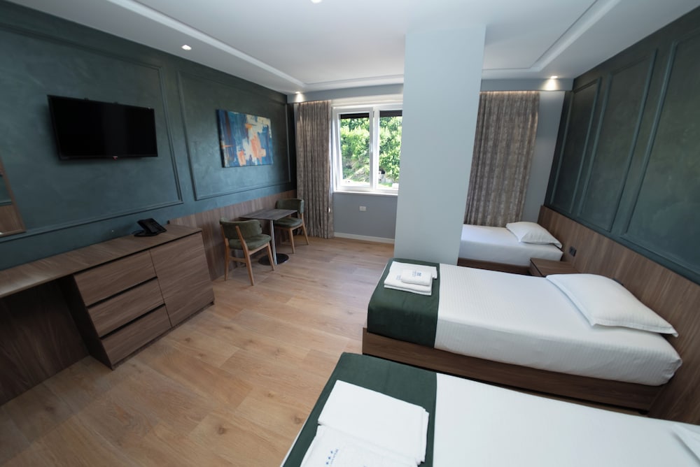 Classic Triple Room, 3 Twin Beds, Non Smoking photo 2
