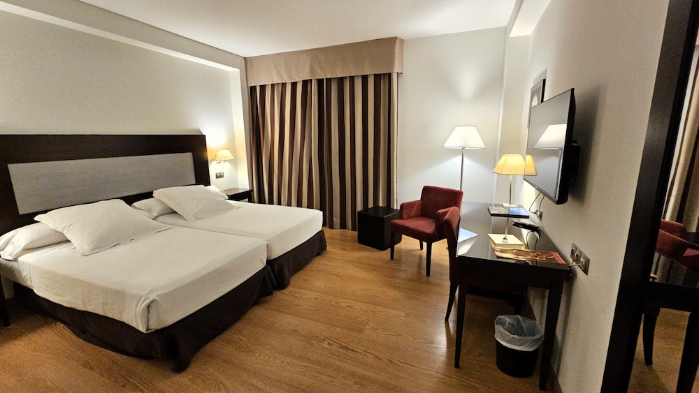 Standard Twin Room, 2 Twin Beds - Photo 1