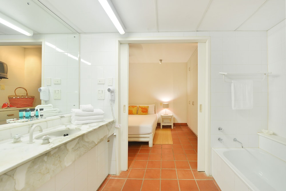 Tropical 1 Bedroom Apartment photo 2