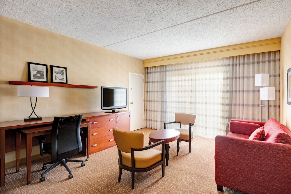 Suite, 2 Double Beds - Photo 3