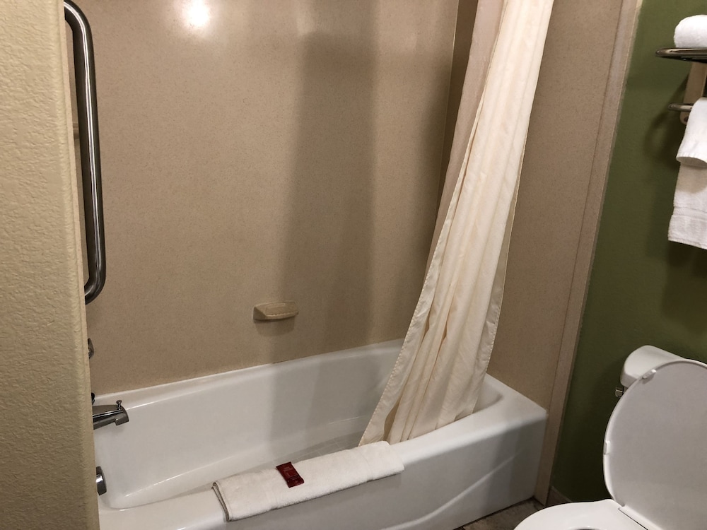 Suite, Multiple Beds, Accessible, Bathtub - Photo 4
