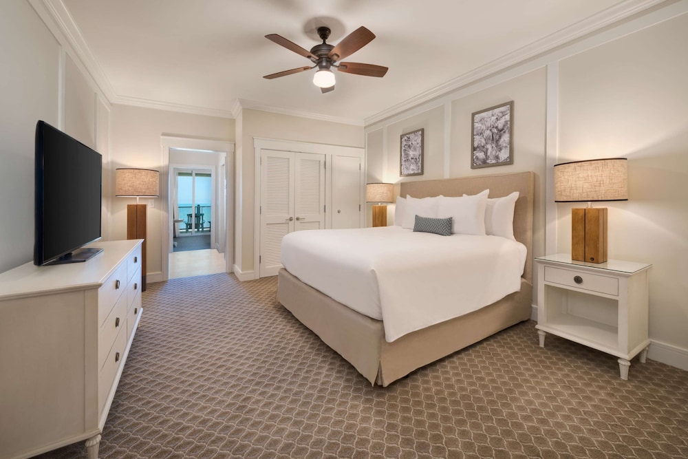 Club Suite, 1 King Bed with Sofa bed (Club Floor Ocean Club) photo 1