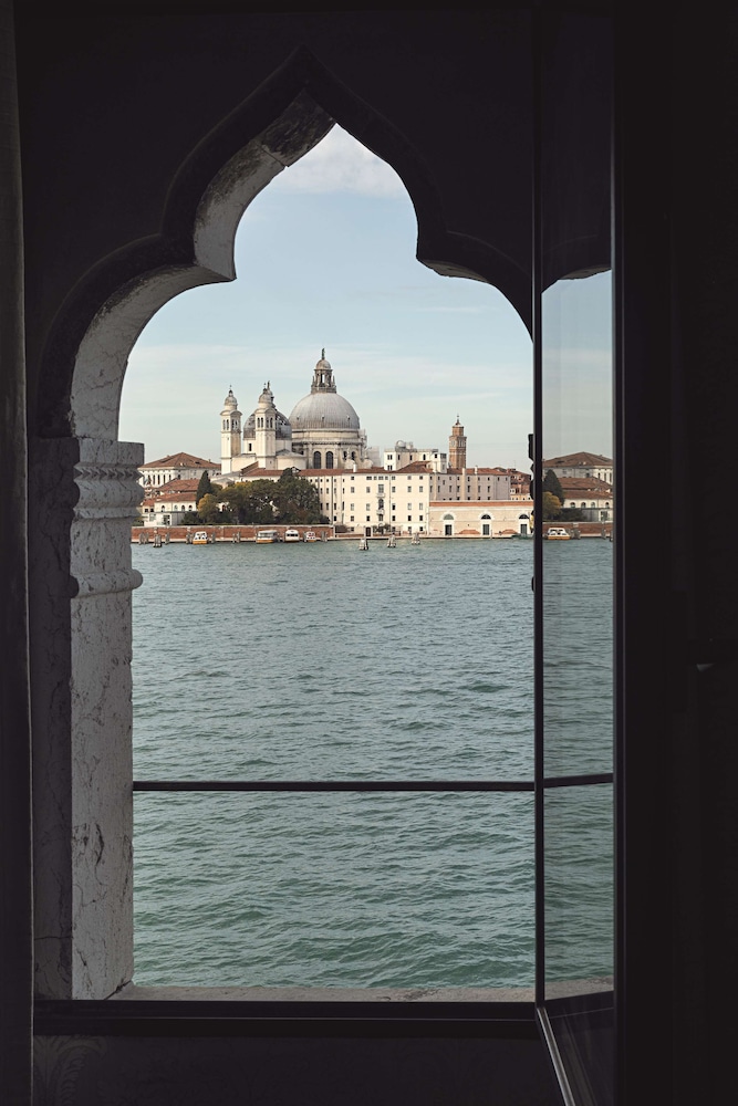 Suite (St Marks View) thumbnail 5