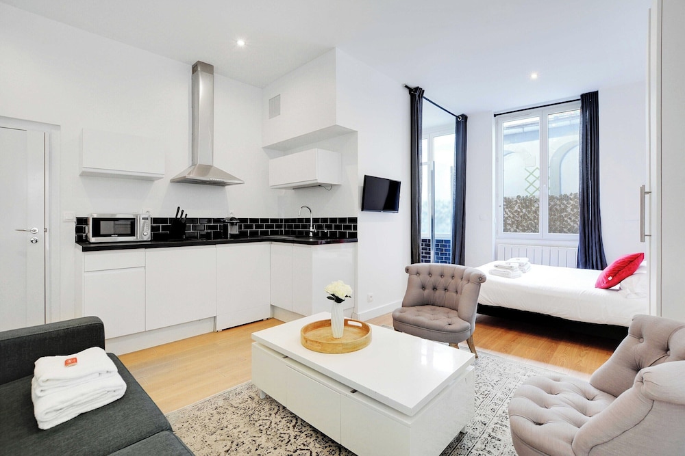 Apartment photo 2