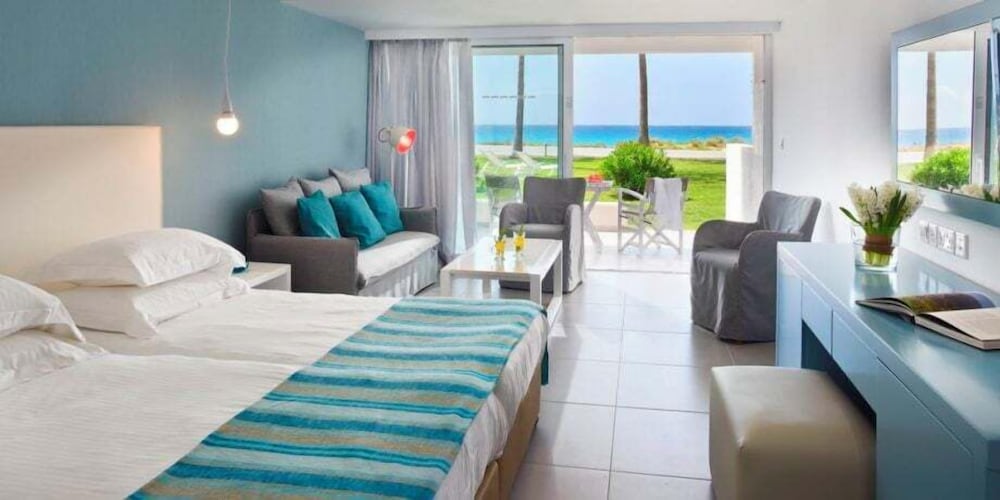 Bungalow, Sea View, Beachside - Photo 3