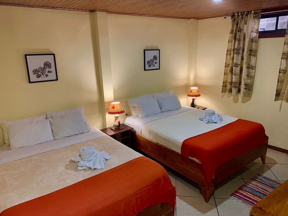 Budget Quadruple Room, 2 Queen Beds, Non Smoking photo 3
