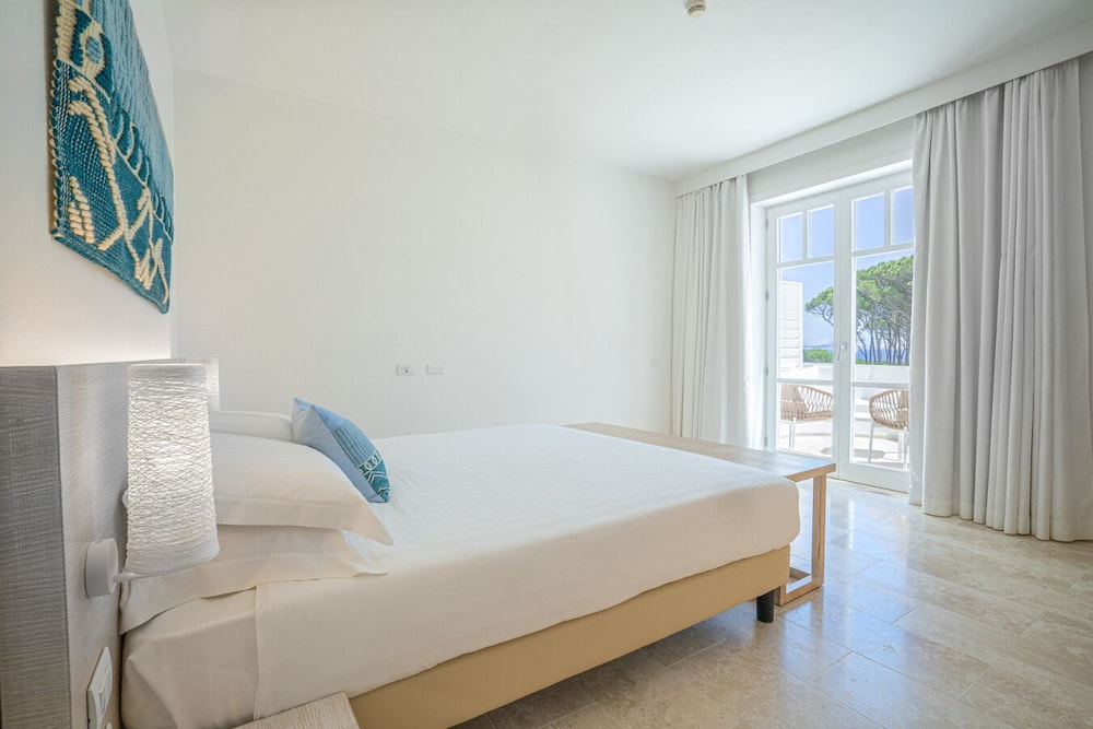 Deluxe Room, 1 Double Bed, Balcony, Sea View - Photo 1