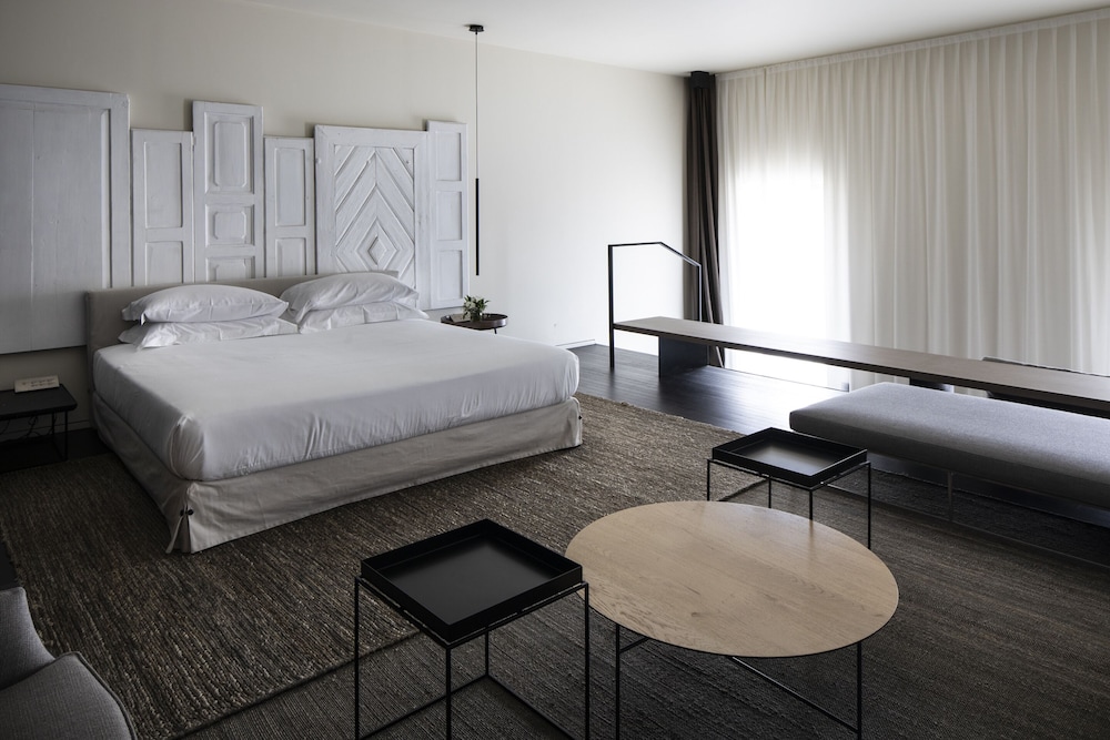 Suite, Bathtub