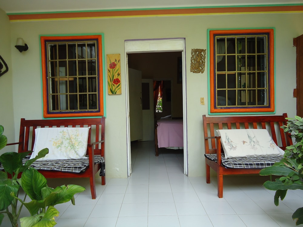 Family Room (No A.C.)