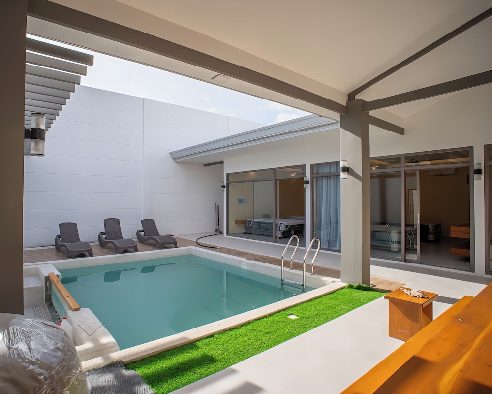 Villa, Pool View photo 2