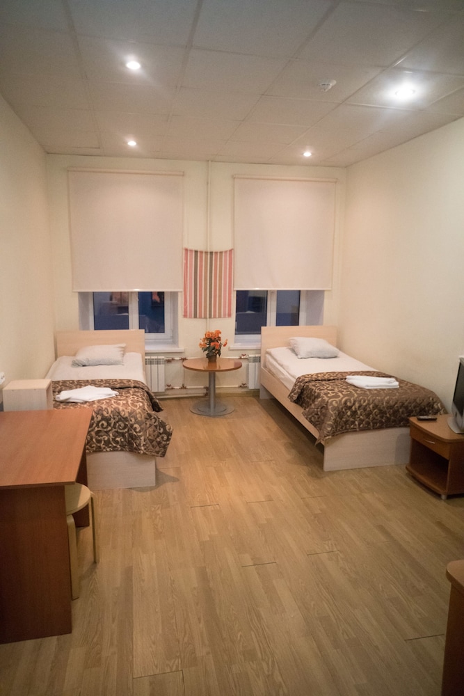 Economy Twin Room photo 2