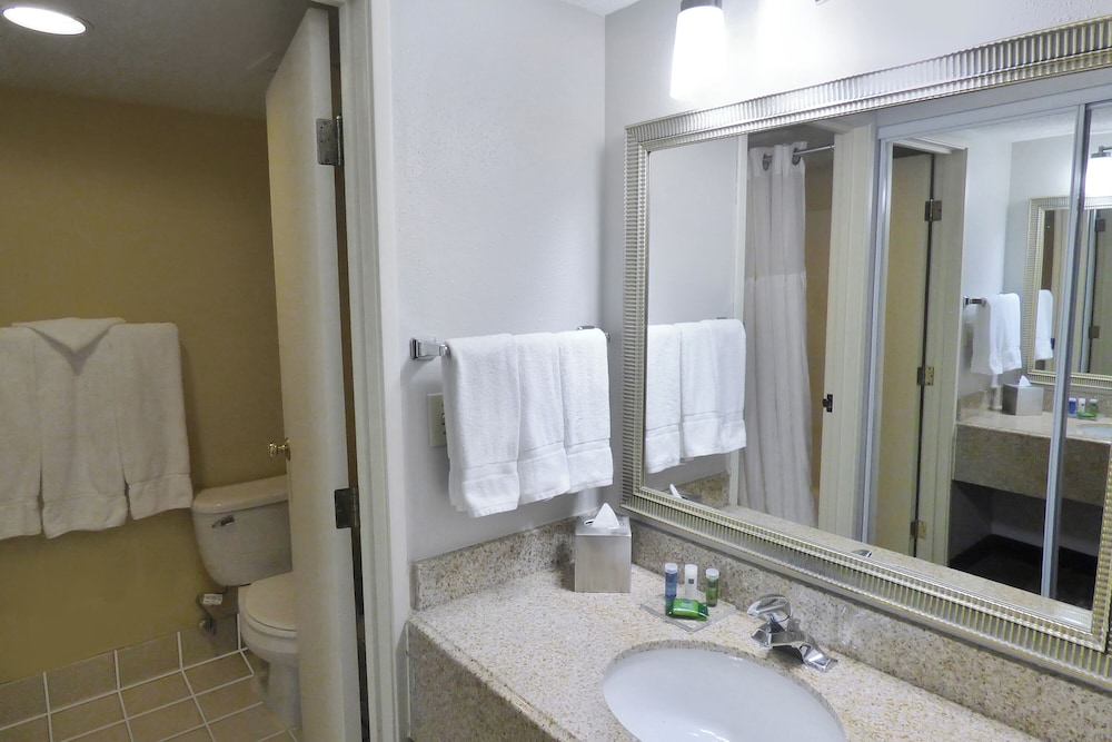 Room, 2 Double Beds, Non Smoking - Photo 4