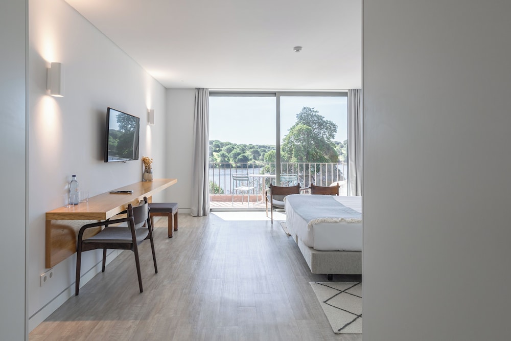 Deluxe Room, Balcony, River View