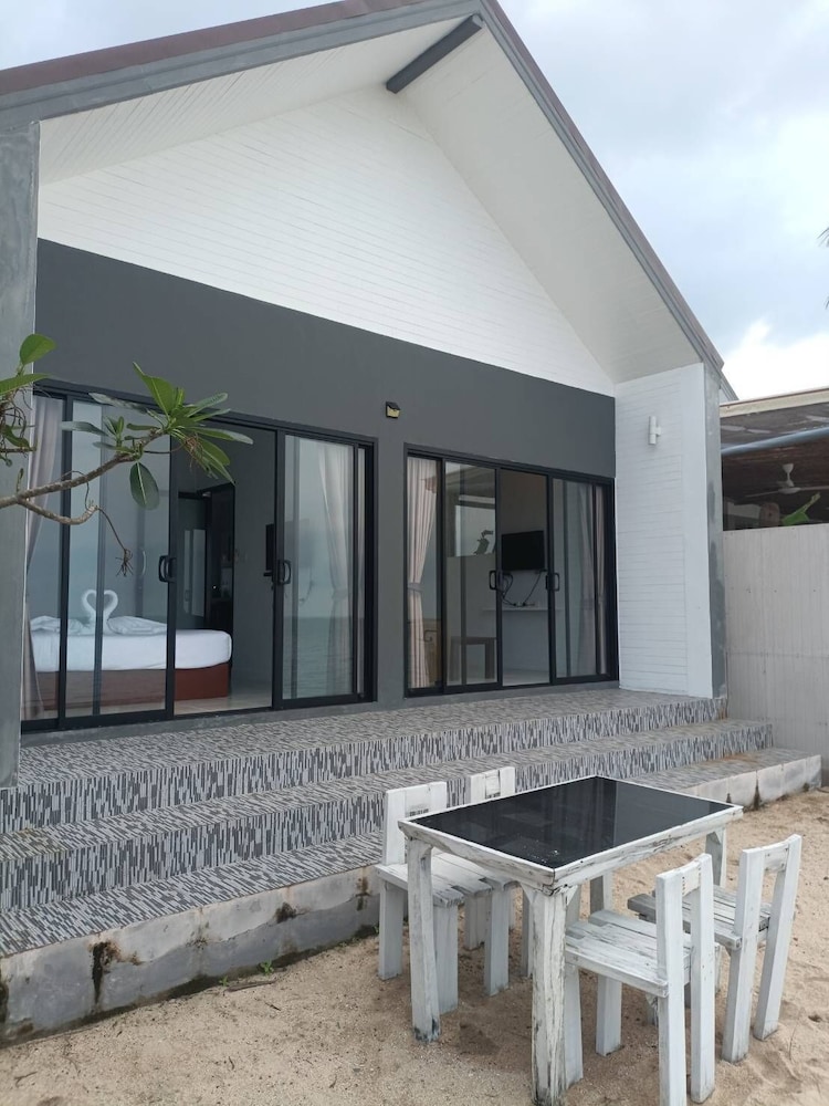 Family Villa, Kitchen, Beachfront - Photo 40