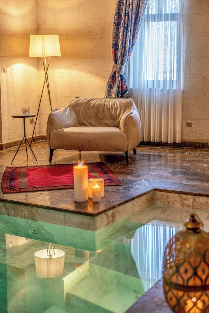Imperial Pool Suite - Photo 2
