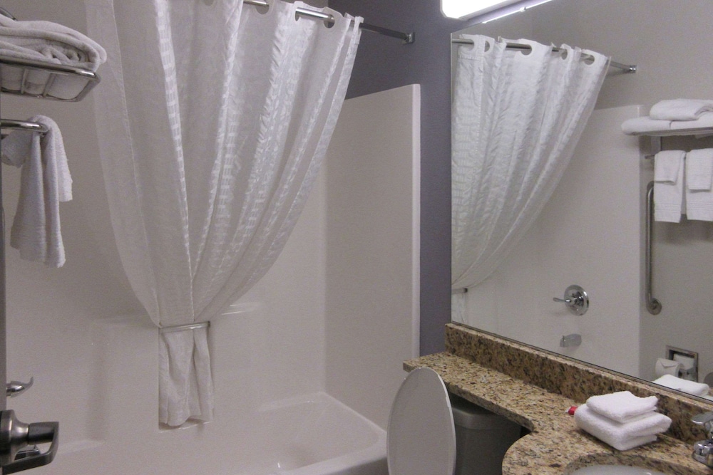Room, 2 Queen Beds, Accessible, Non Smoking photo 2