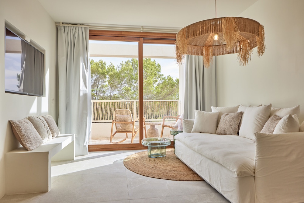 Grand Suite, Hot Tub (Sky) - Photo 1