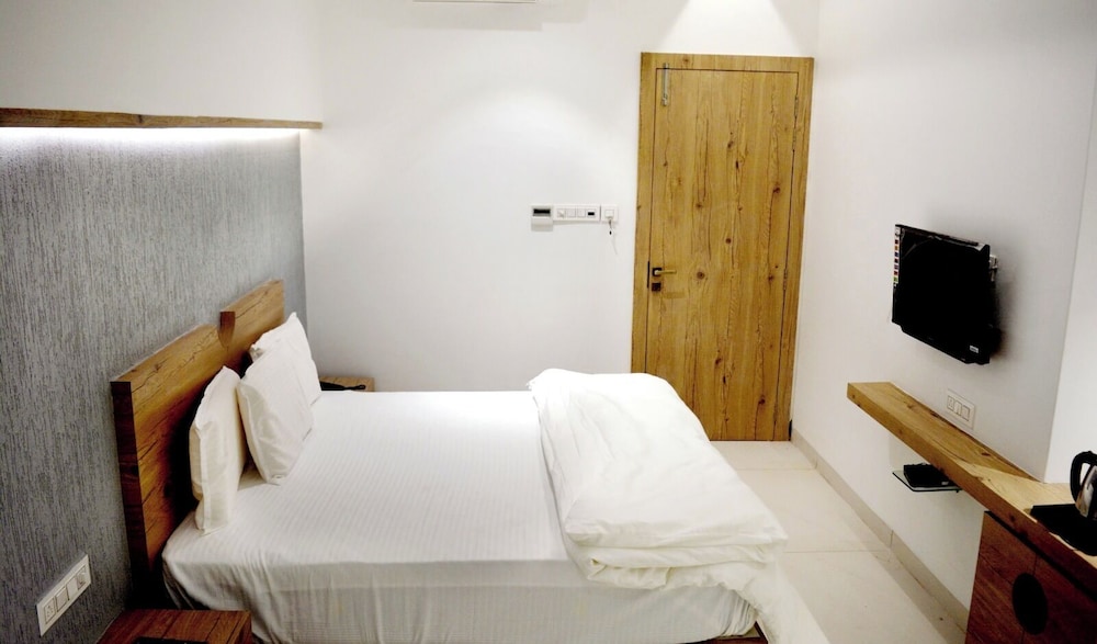 Deluxe Room, City View
