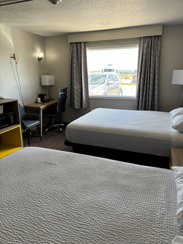 Room, 2 Queen Beds, Non Smoking - Photo 4