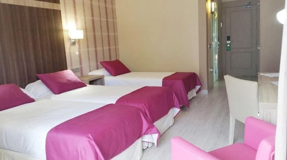 Superior Room, Pool View (1 adult + 2 children) - Photo 1