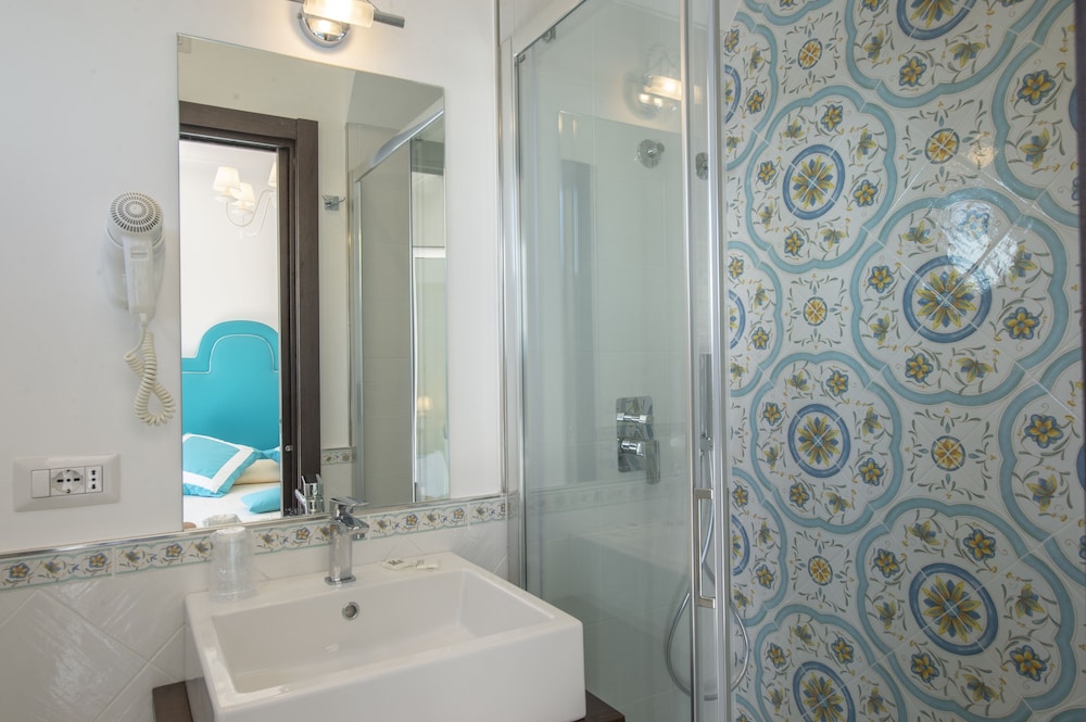Double or Twin Room, Sea View - Photo 19