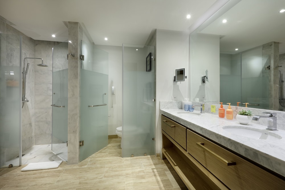 Suite (master, Swim-up)