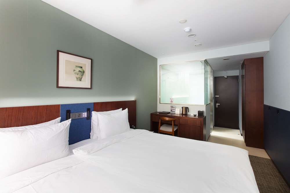 Standard King Room - Photo 3