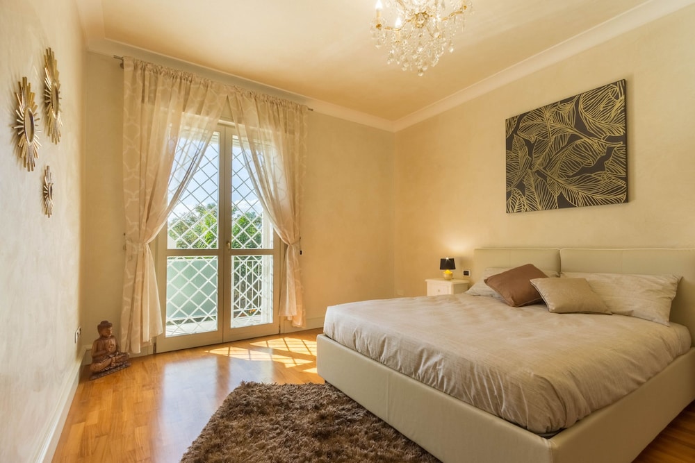Family Room, 1 Queen Bed with Sofa bed, Non Smoking photo 3