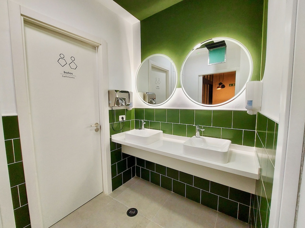 City Shared Dormitory, 1 Double Bed, Accessible thumbnail 5