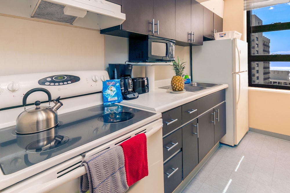 Diamond Head and Ocean views with King Bed and Parking: Apartment, 1 Bedroom, Balcony, Ocean View (0041) photo