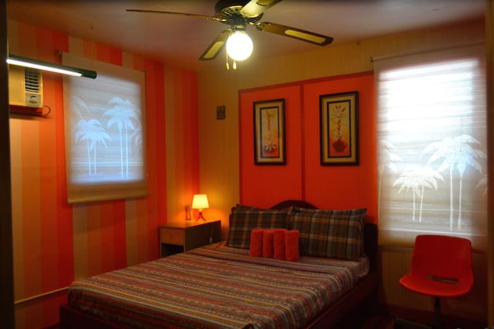 Orange Room photo 1