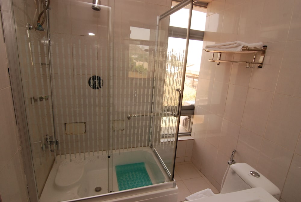Suite - Photo 3