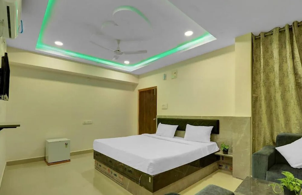 Deluxe Double Room, City View