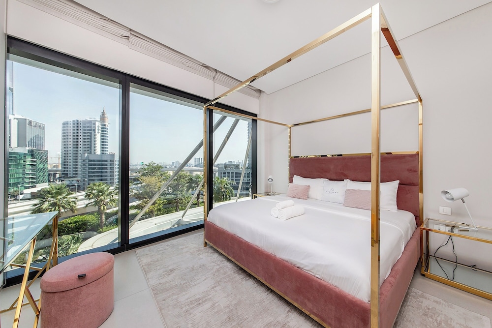 Premier Apartment, Canal View