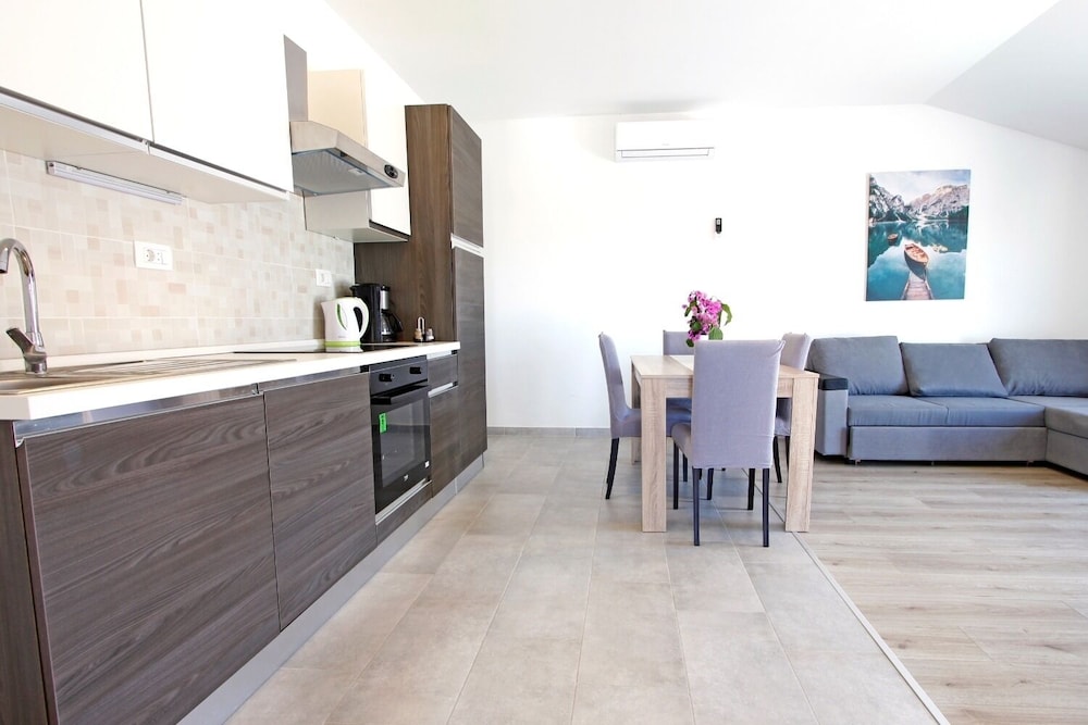 Apartment (Kani - A6 zapad(2+2))