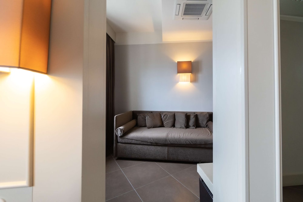 Junior Suite, 1 Queen Bed, Sea View (Living Room;with Sofabed)