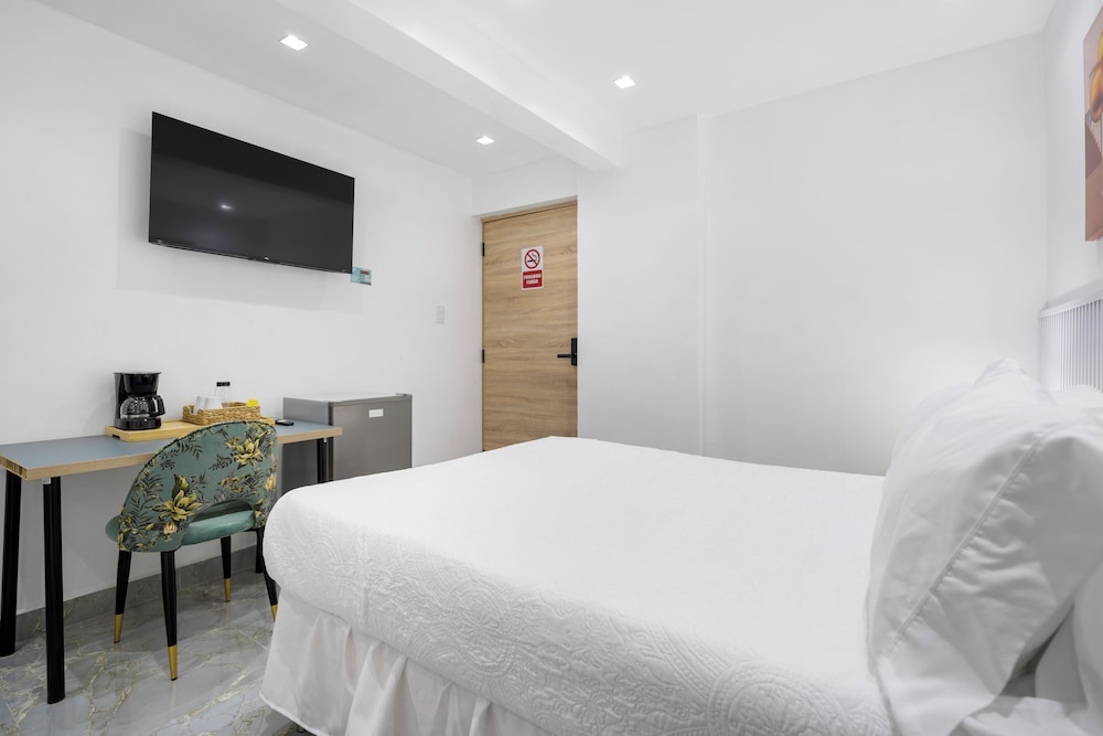 Comfort Room, 1 Queen Bed, Non Smoking, Private Bathroom photo 3