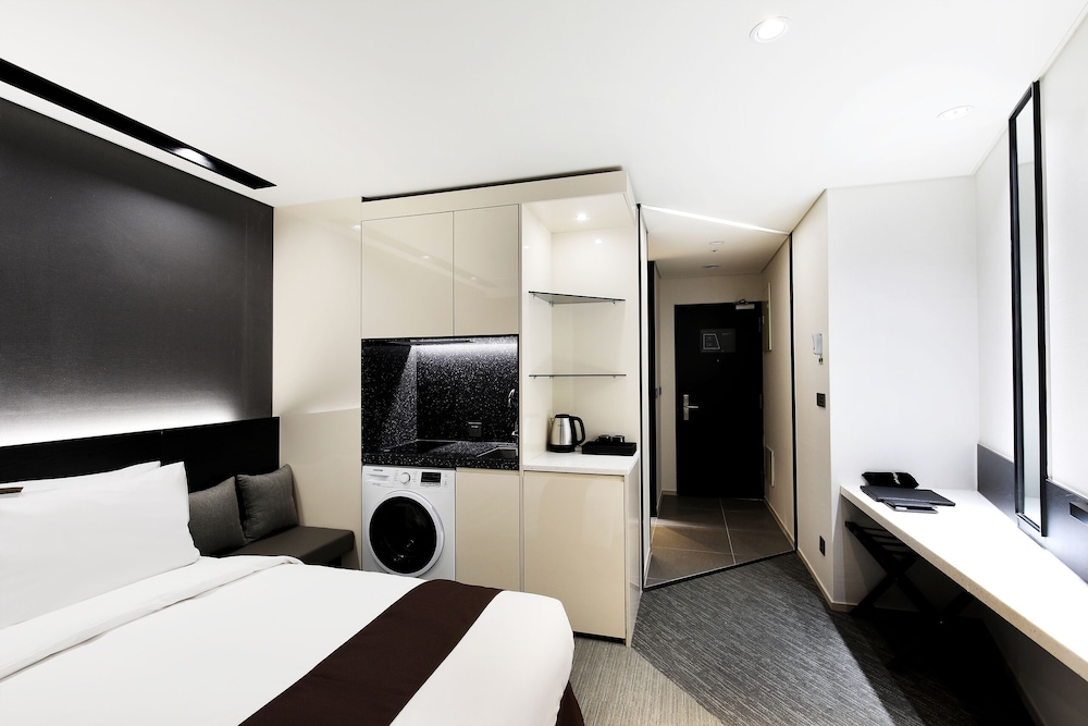 Hollywood King Room - Photo 1