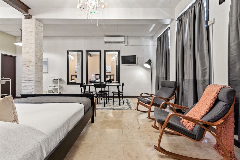Family Studio Suite, 2 Queen Beds, Kitchenette photo 2