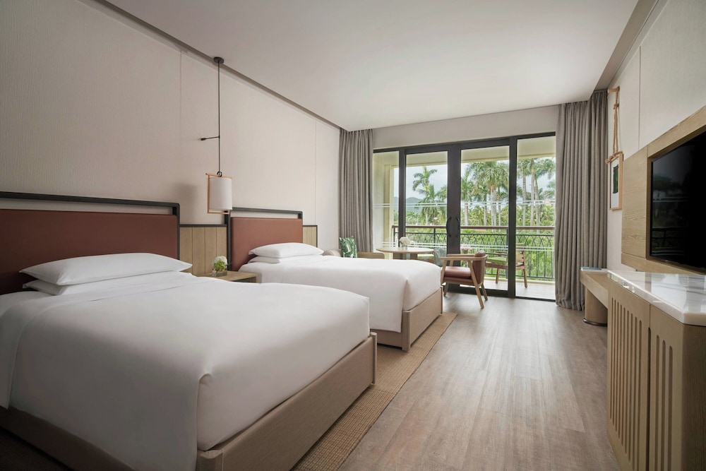 Deluxe Room, 2 Double Beds, Balcony (View) photo 1