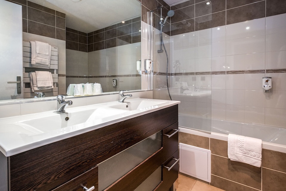 Double or Twin Room - Photo 4