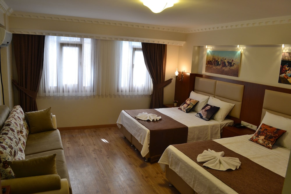 Deluxe Triple Room photo 2